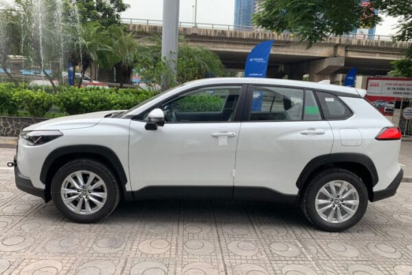 So sanh toyota corolla cross ban g va v 2