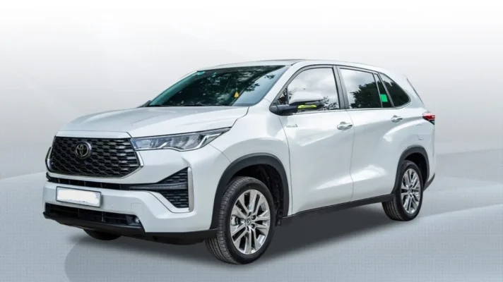 Xe 7 cho tu lai Toyota Innova Cross Hybrid 2024 so Tu Dong 1024x575.jpg