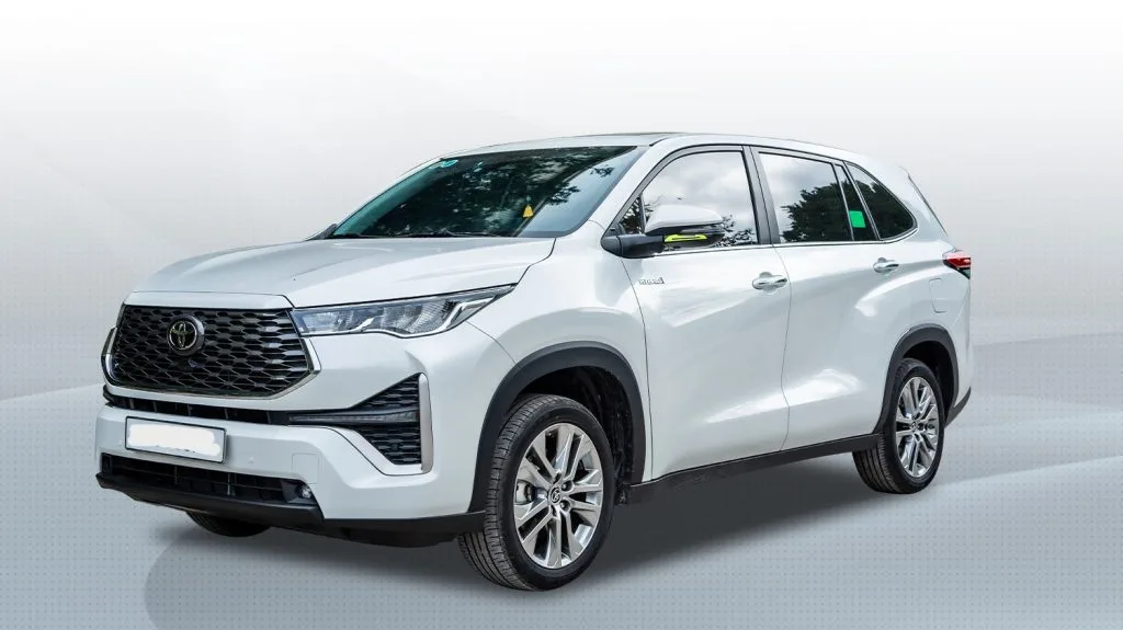 Xe 7 cho tu lai Toyota Innova Cross Hybrid 2024 so Tu Dong