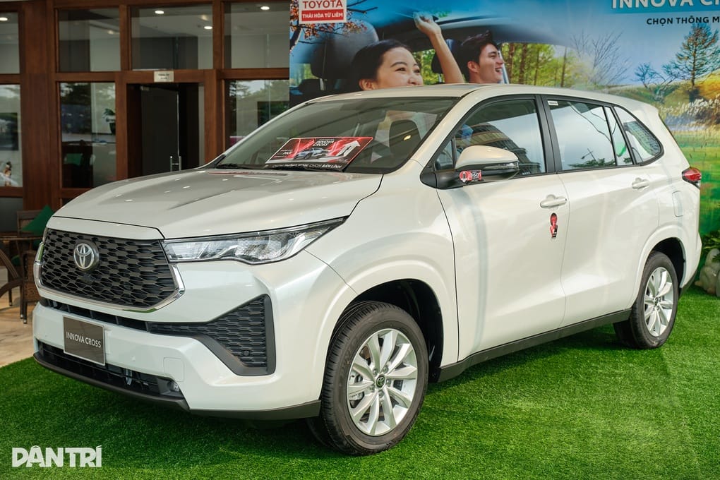 so sanh toyota innova cross ice va hyundai custin tieu chuan anh1 1697430496880