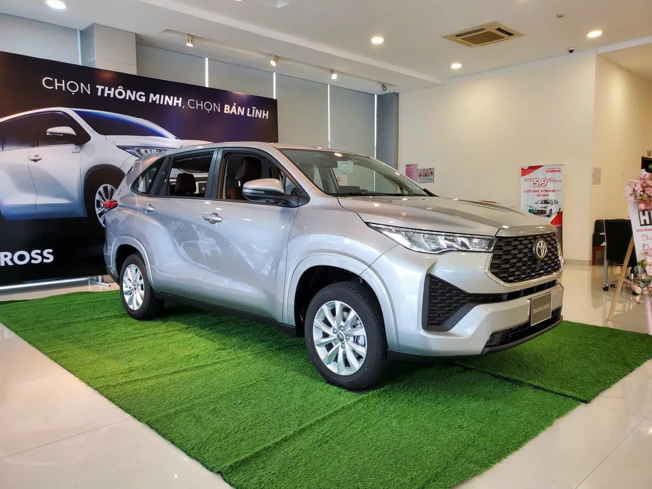 Màu xe Innova Cross: Bảng màu mới nhất & gợi ý theo mệnh toyota innova cross 14