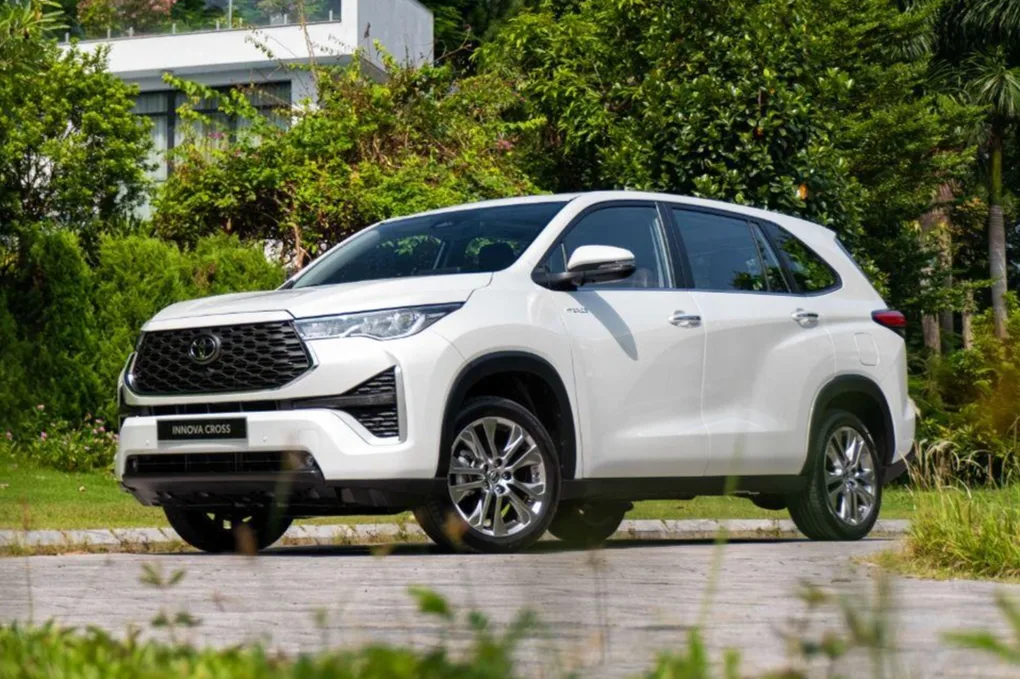 Thị trường xe cũ Innova Cross: Có nên mua xe lướt? toyota innova cross ve viet nam voi nhieu nang cap gia tu 810 trieu dong 2 edited 1697130650091