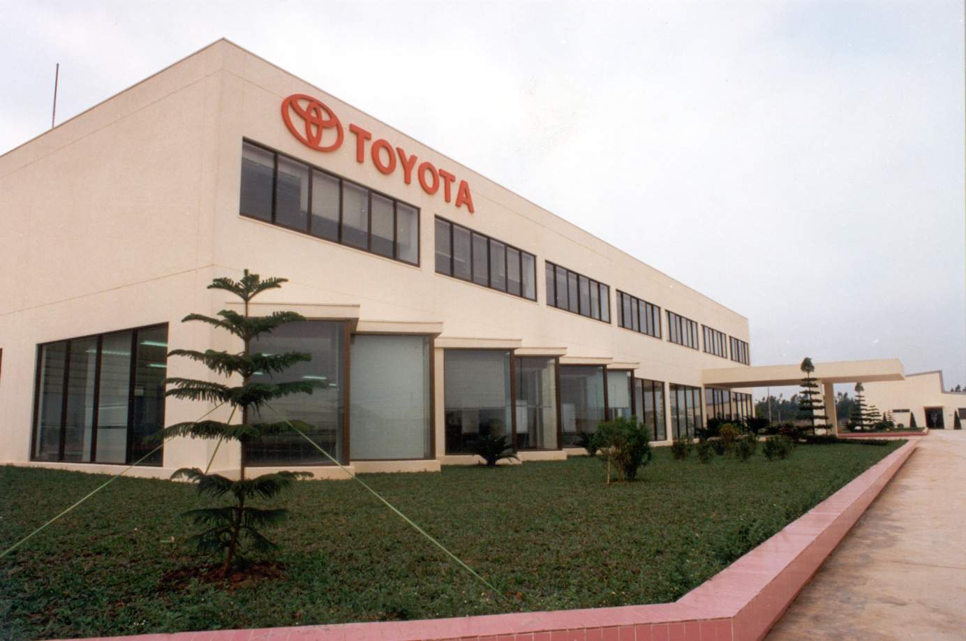 Lich su hinh thanh va phat trien cua cong ty Toyota Viet Nam