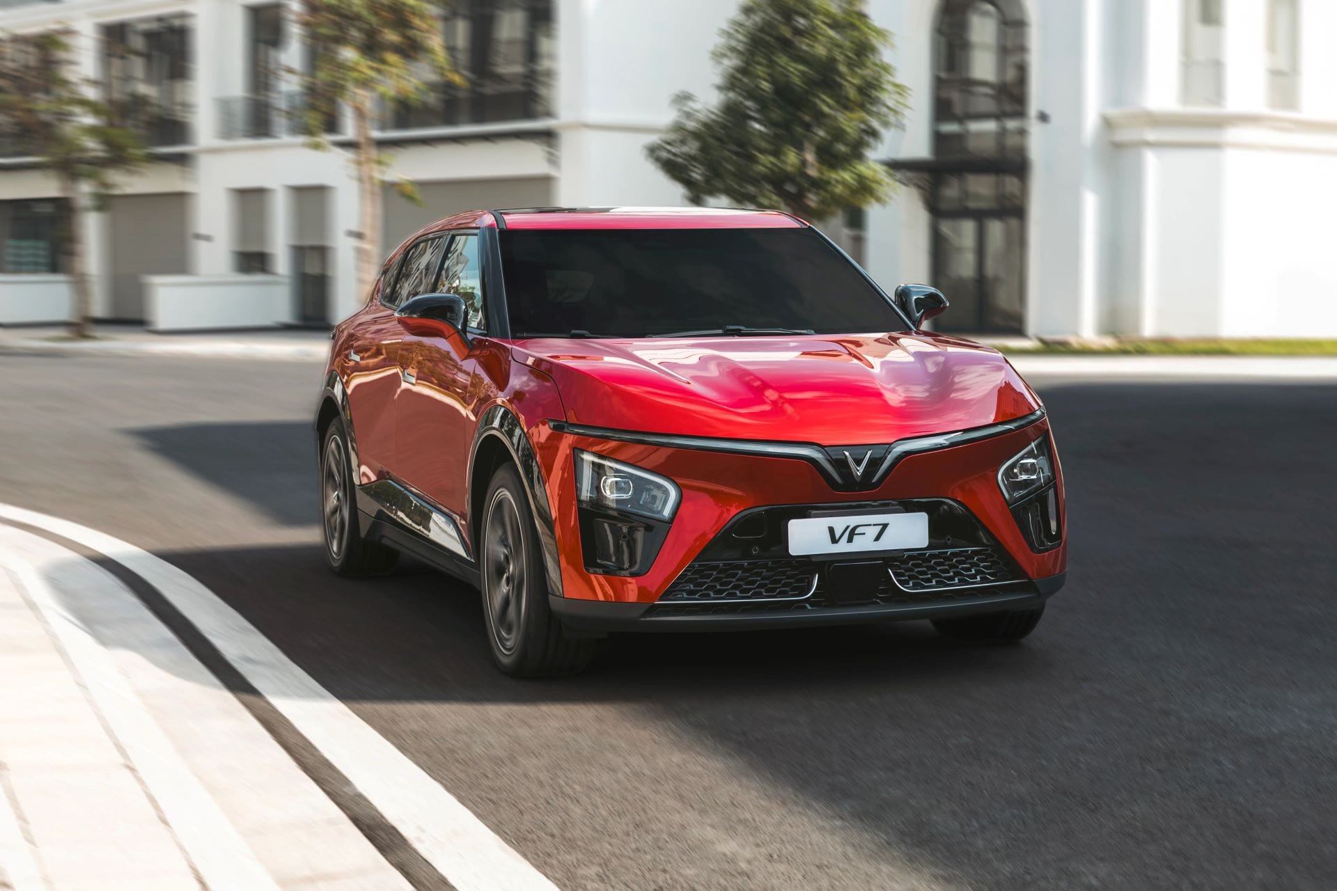 Corolla Cross vs VinFast VF7 2025 – Khác biệt & Nổi bật tại Hà Nội chon vinfast vf 7 plus hay toyota corolla cross hev cung gia lan banh hon 1 ty dong anh 1 1412121