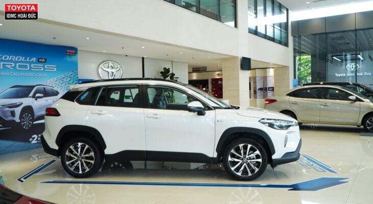 so sanh cac phien ban toyota corolla cross 2024 3
